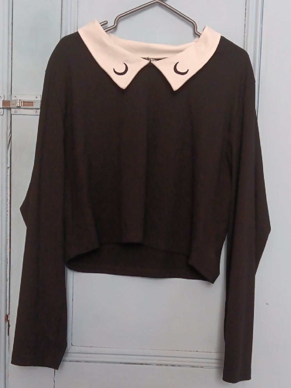 Black Long Sleeve  Crop Top with White Embroidered Moo Crescent Collar